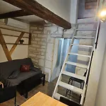 Iris, 4 Personnes, Centre Pieton Ecusson, Tram, 3Eme Etage Sans Ascenseur