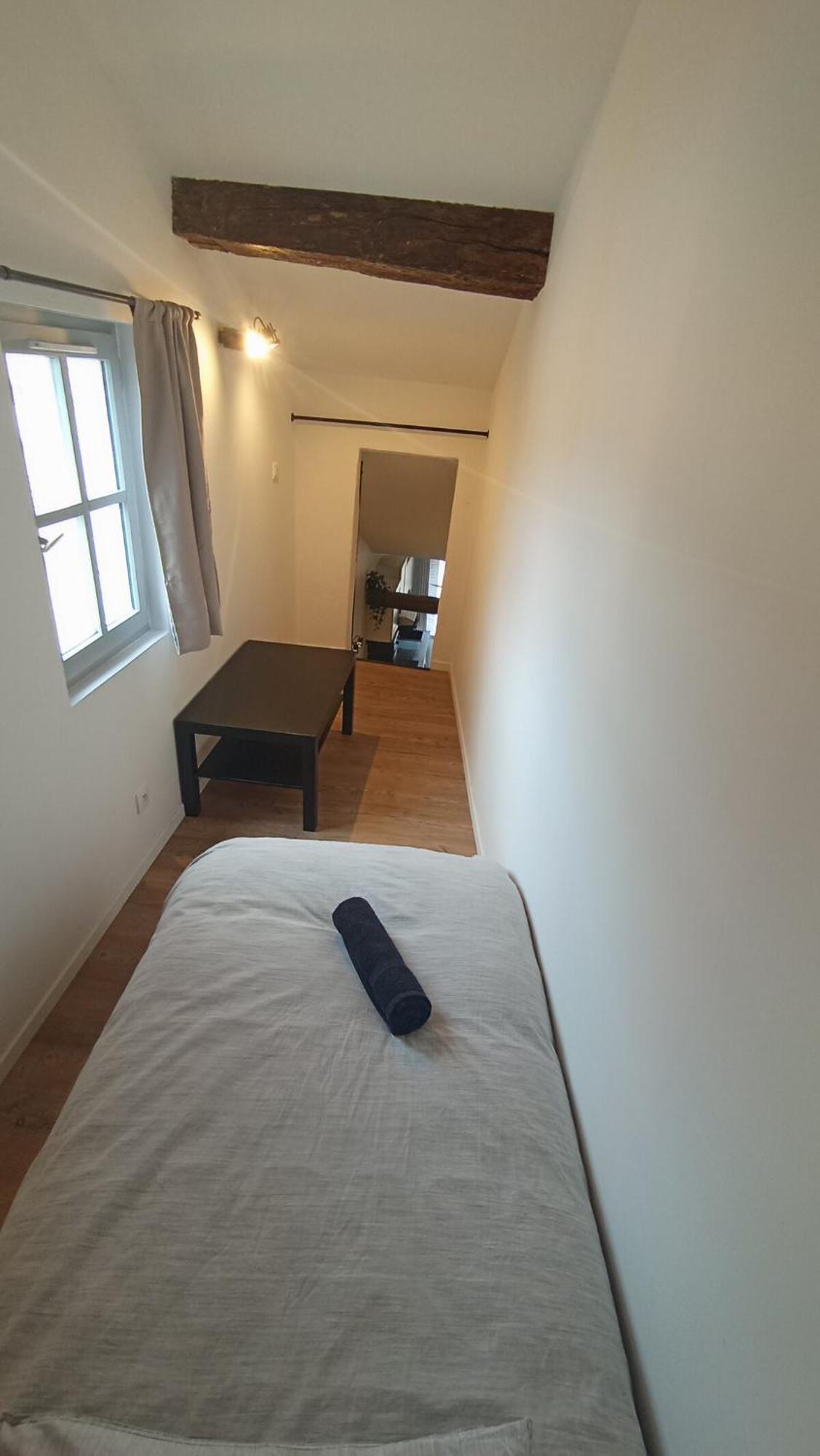 Iris, 4 Personnes, Centre Pieton Ecusson, Tram, 3Eme Etage Sans Ascenseur Appartement
