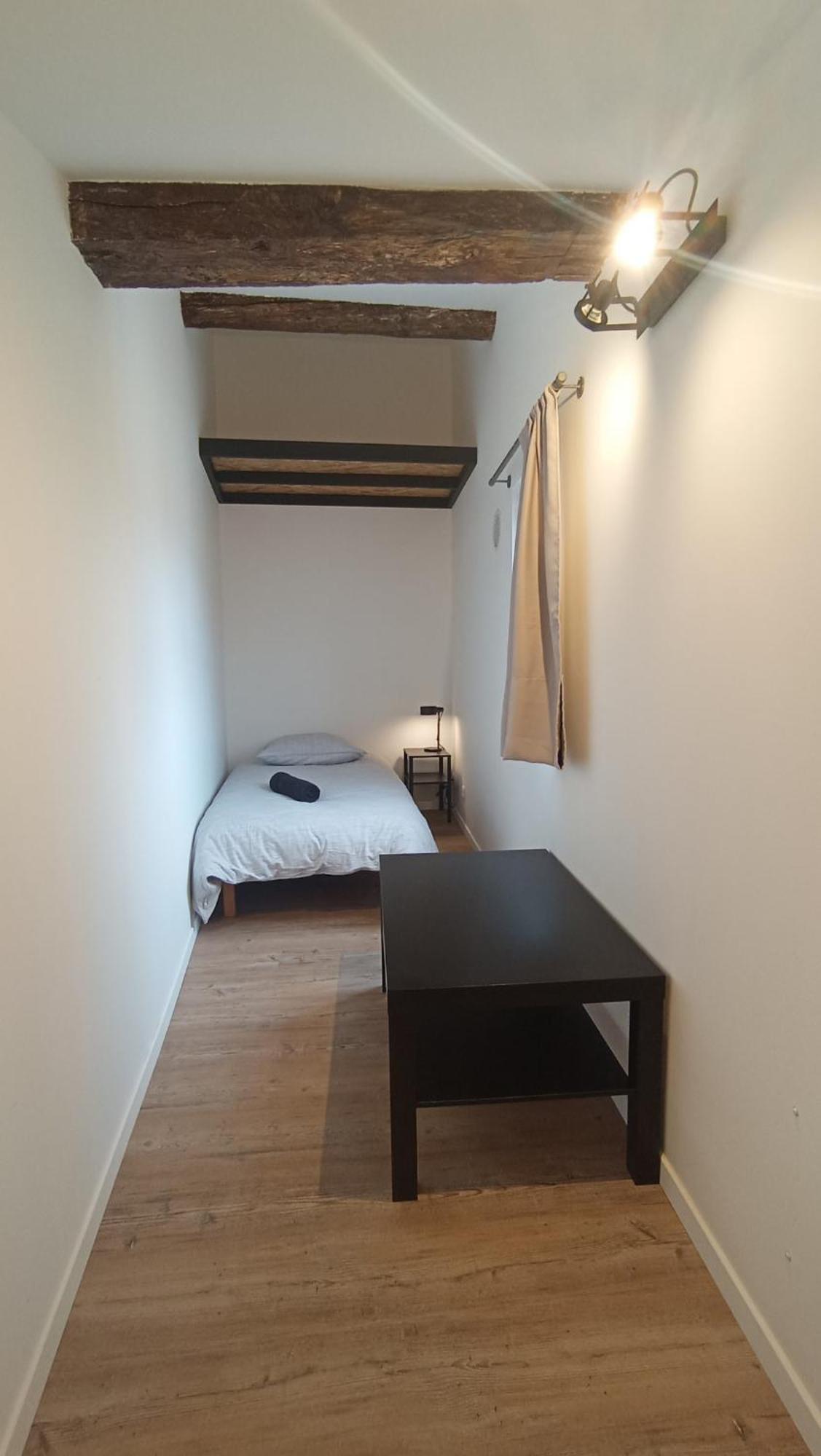 Iris, 4 Personnes, Centre Pieton Ecusson, Tram, 3Eme Etage Sans Ascenseur Montpellier
