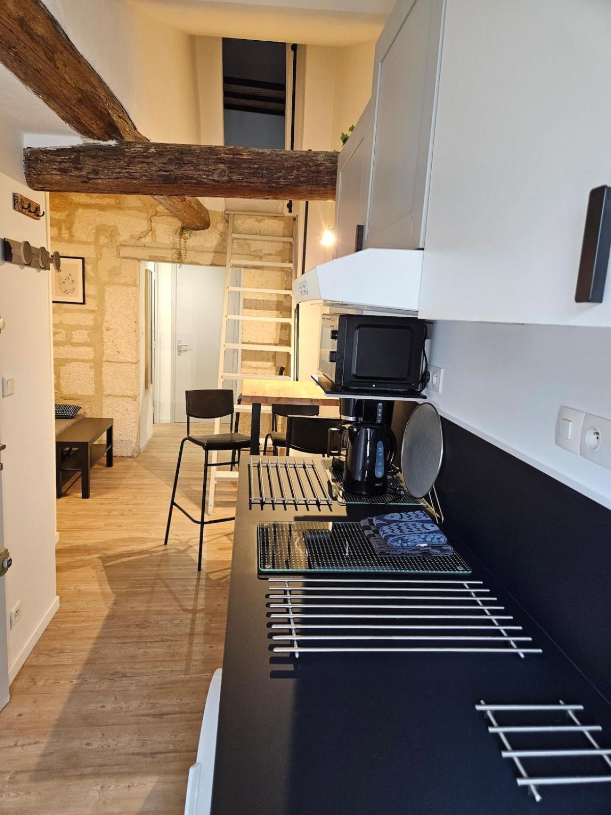 Iris, 4 Personnes, Centre Pieton Ecusson, Tram, 3Eme Etage Sans Ascenseur Appartement