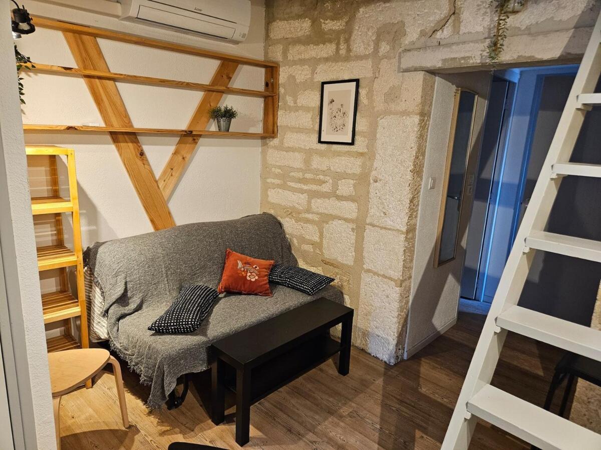 Appartement Iris, 4 Personnes, Centre Pieton Ecusson, Tram, 3Eme Etage Sans Ascenseur